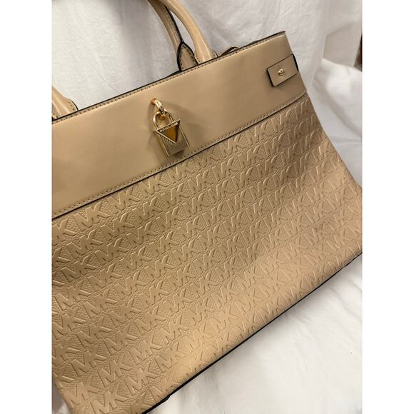 Michael Kors Gramercy Tan Debossed Logo Satchel Handbag Purse GS - Picture 2 of 6